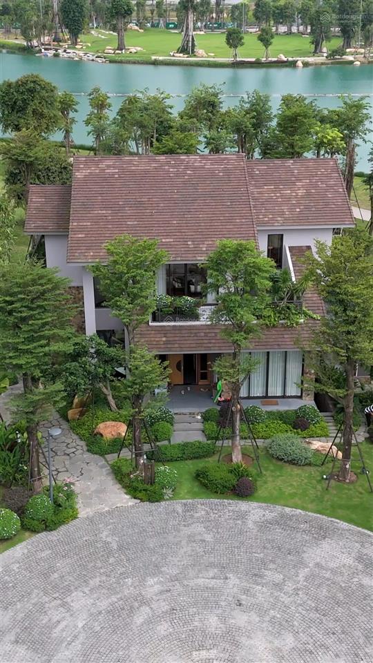 Bán dinh thự rẻ quạt có vườn to