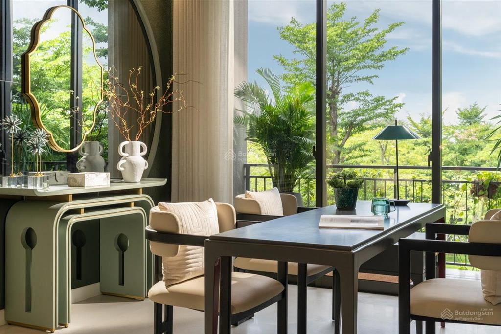 Bán dinh thự vườn có tầng hầm trải nghiệm