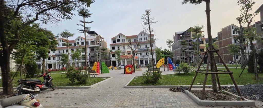 Bán liền kề 90m2 Cienco 5, Hoàng Quốc Việt kéo dài giá, KD đỉnh, giá chỉ 14.9 tỷ