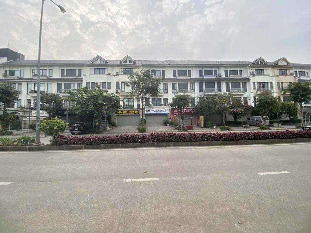 Bán shophouse 144m2 dãy D24 Geleximco, trục chính giá chỉ 31 tỷ