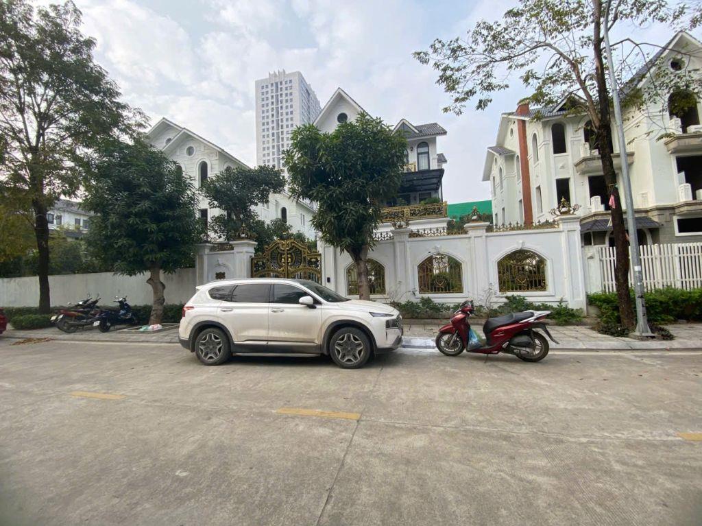 Bán gấp biệt thự 240m2 khu C Geleximco, giá chỉ 40 tỷ