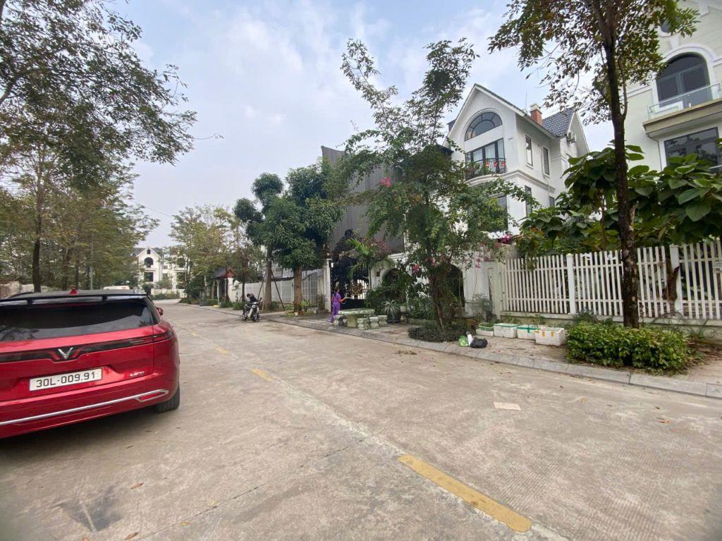Bán gấp biệt thự 240m2 khu C Geleximco, giá chỉ 40 tỷ