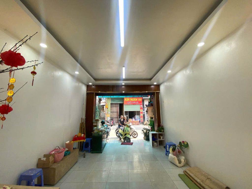 Bán nhà 3 tầng Ngãi Cầu, DT 62M2, MT4.1m mặt đường tỉnh lộ 72, KD đỉnh