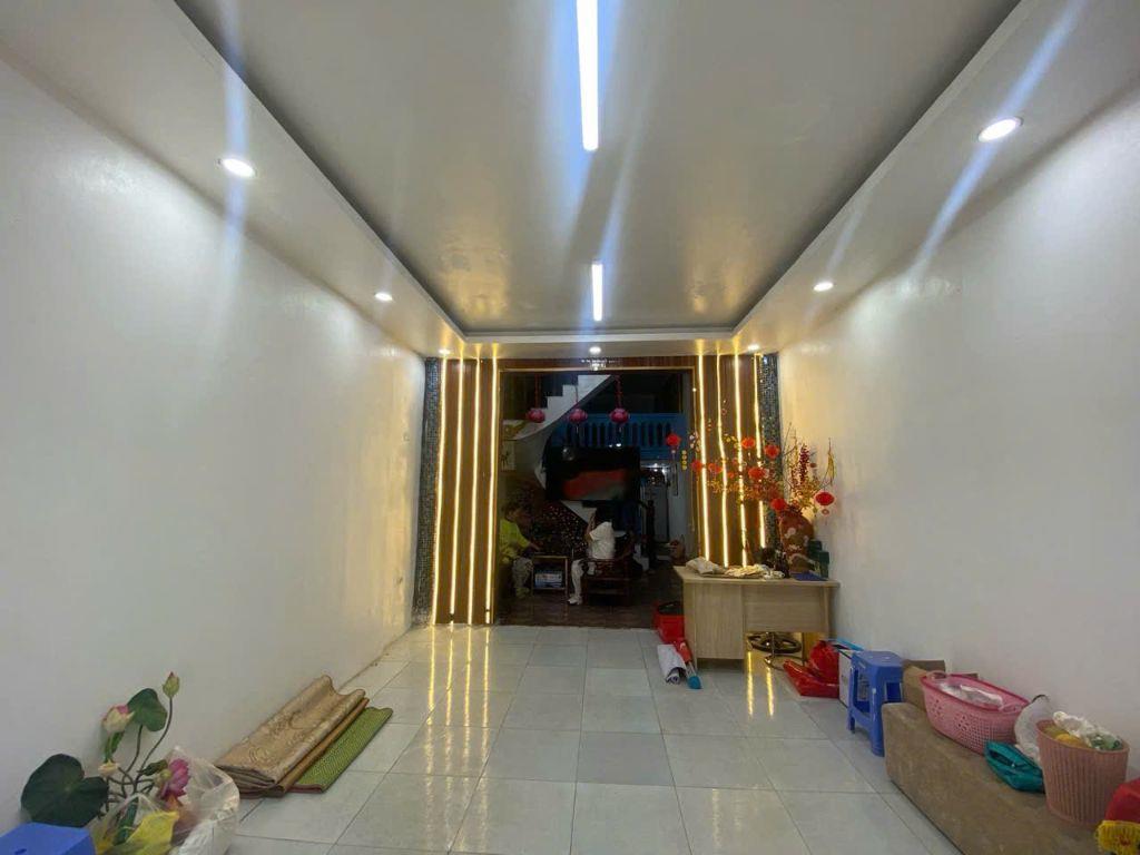 Bán nhà 3 tầng Ngãi Cầu, DT 62M2, MT4.1m mặt đường tỉnh lộ 72, KD đỉnh