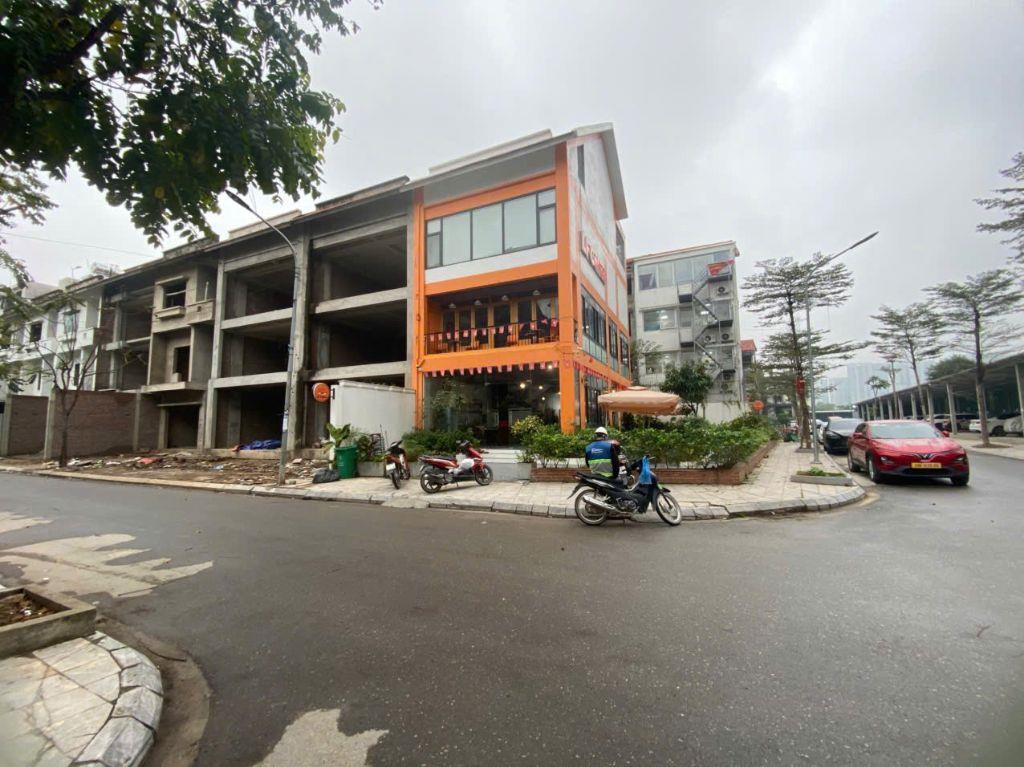Bán gấp liền kề Bảo Sơn, DT 131m2, trục thông Vinsmart giá siêu rẻ chỉ 23.x tỷ
