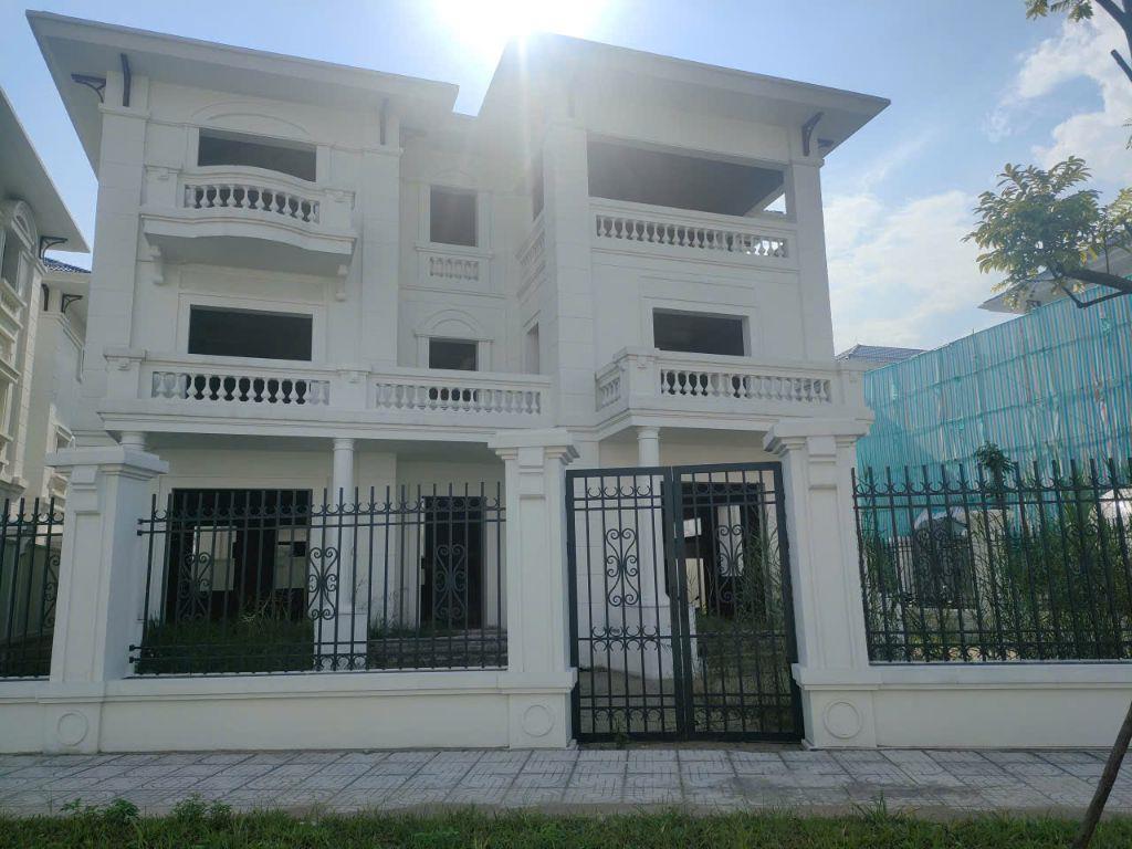 Chính chủ bán gấp biệt thự Vườn Cam, DT 433m2, lô góc trục chính 20m, giá chỉ 125tr/m2