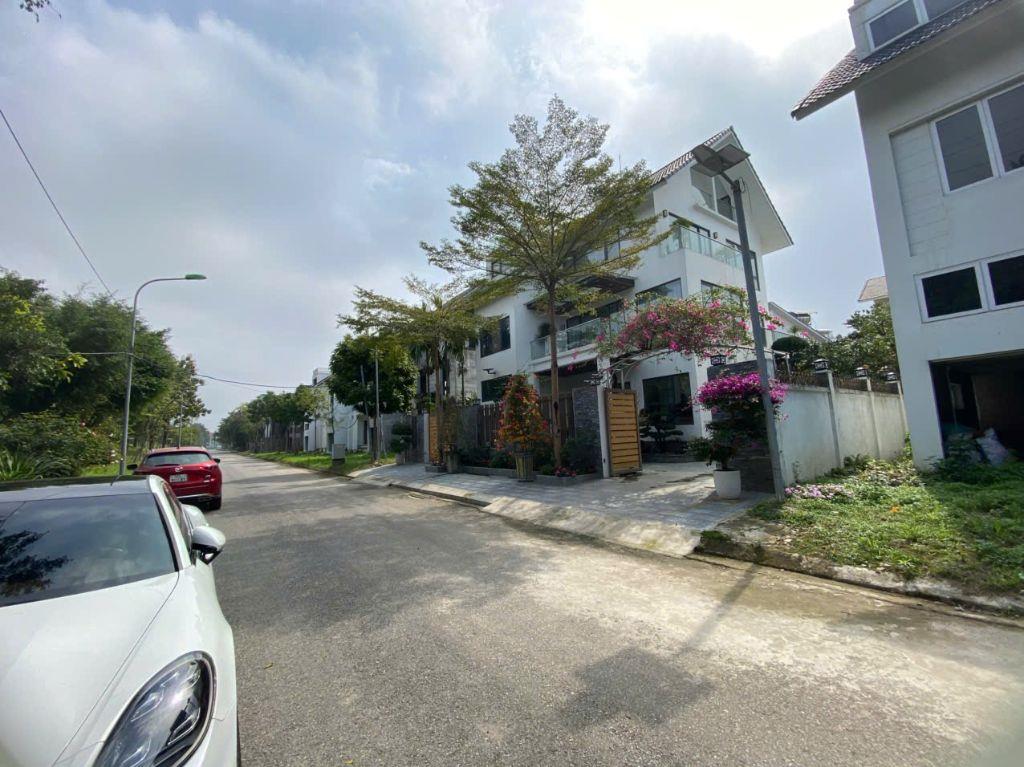 Bán gấp biệt thự mặt hồ KĐT New House City, DT 350m2 cực đẹp, giá siêu rẻ chỉ 75tr/m2