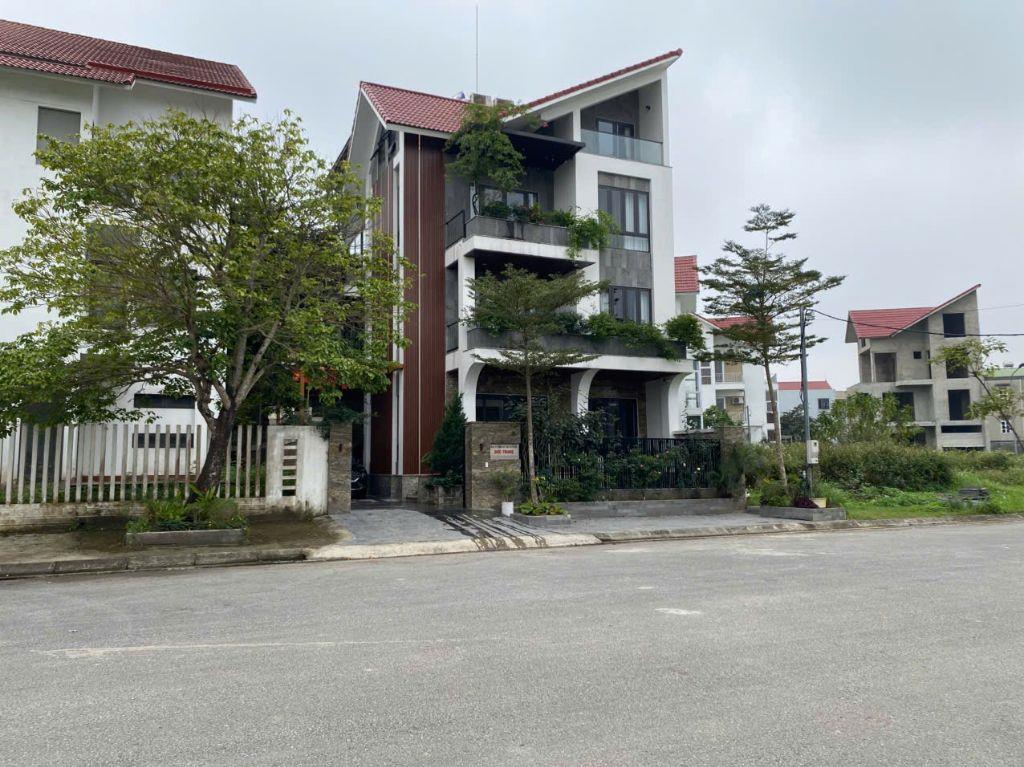 Bán gấp biệt thự mặt hồ KĐT New House City, DT 350m2 cực đẹp, giá siêu rẻ chỉ 75tr/m2