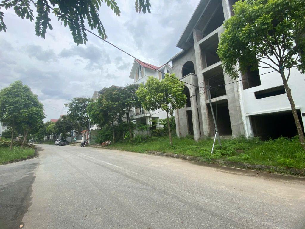 Bán gấp biệt thự 270m2, KĐT New House City, Quốc Oai, giá chỉ 8X tr/m2