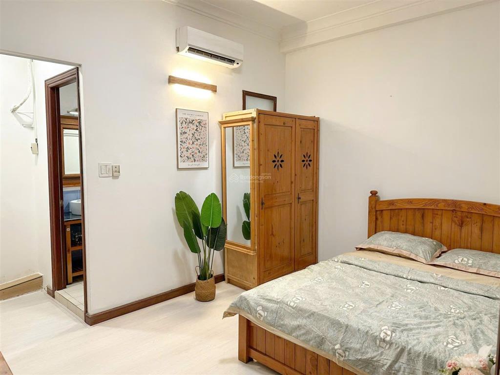 Căn hộ mặt tiền  hình thật 100%  ngay công viên lê văn tám, chợ tân định quận 1