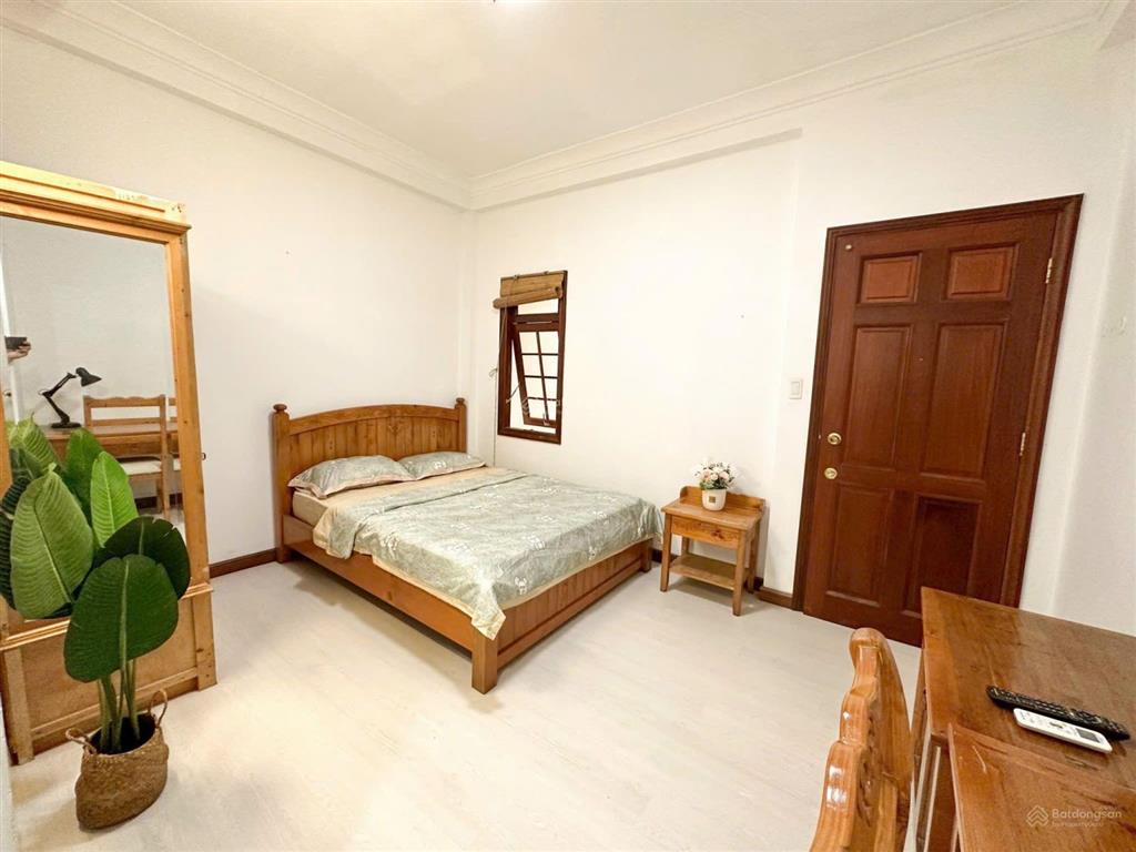 Căn hộ mặt tiền  hình thật 100%  ngay công viên lê văn tám, chợ tân định quận 1