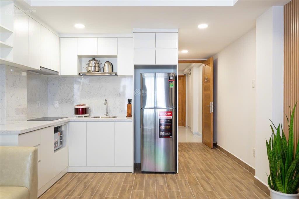 Căn hộ tách bếp  ban công  thang máy  60m2  khu vực trung tâm tp hcm