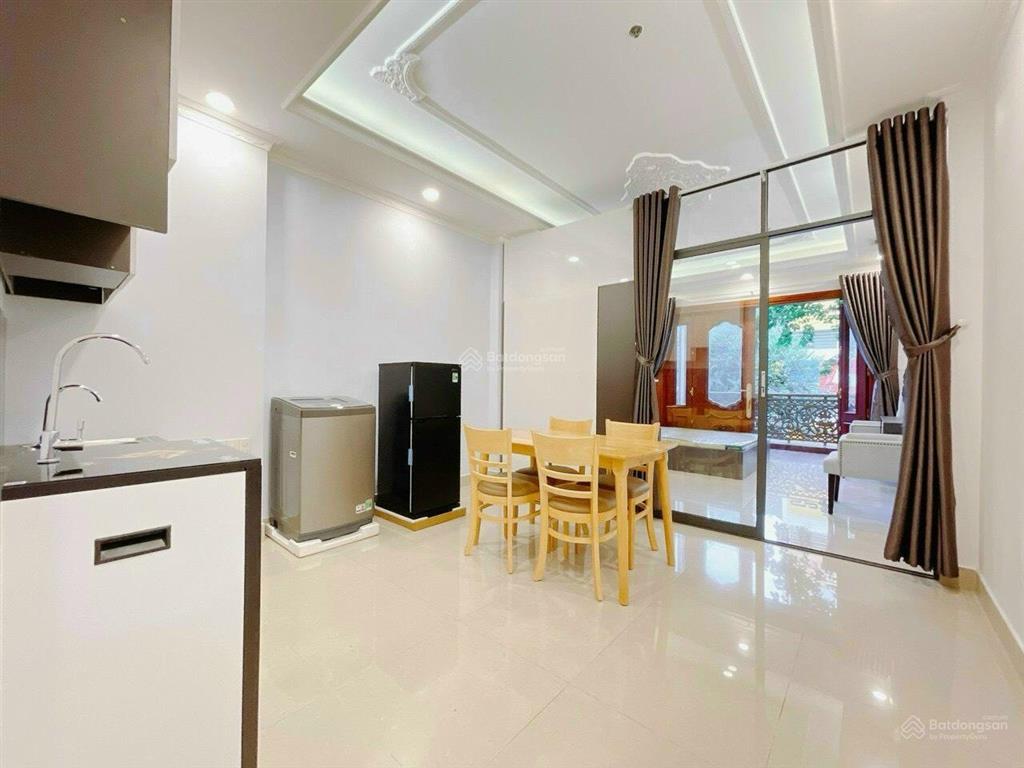 Căn hộ tách bếp  ban công  ngay hồ con rùa  thang máy  60m2