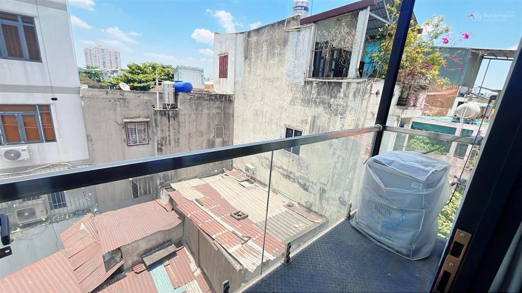 Căn hộ 1pn ban công tone trắng đen  ngay tòa nhà viettel  vòng xoay dân chủ  có máy giặt riêng