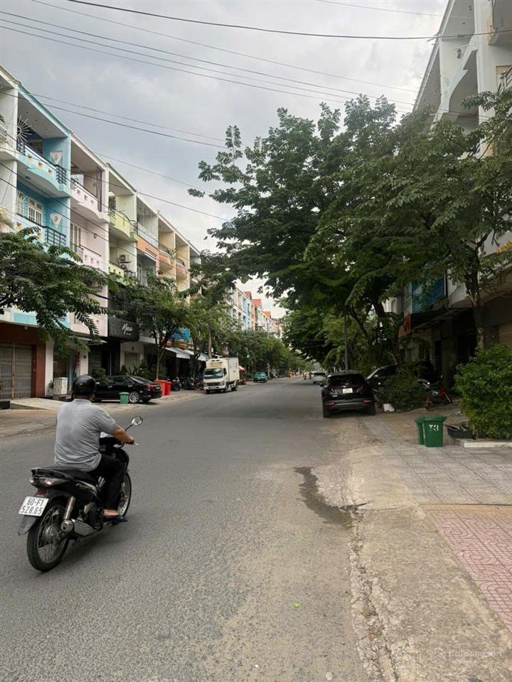 Cần bán gấp nhà 1 trệt 2 lầu phường trấn biên đường 2 xe hơi vị trí đẹp khu dân trí