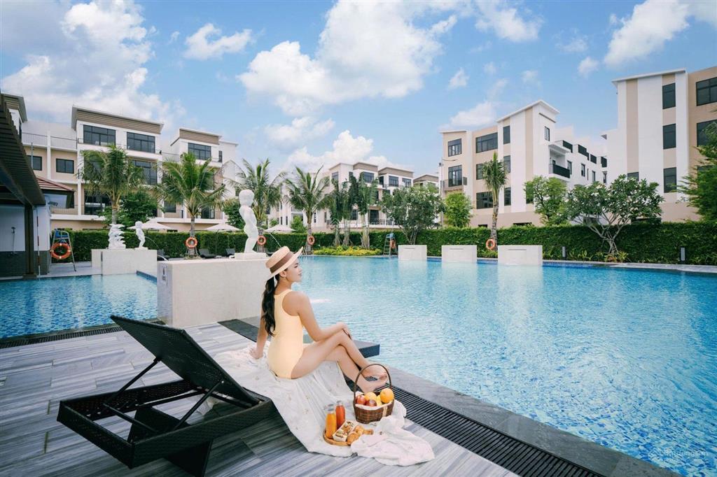 Nhỉnh 4 tỷ, căn hộ bên sông dt 70m2, 2pn, 2wc, view sông cực đẹp, kề phú mỹ hưng, của nam long
