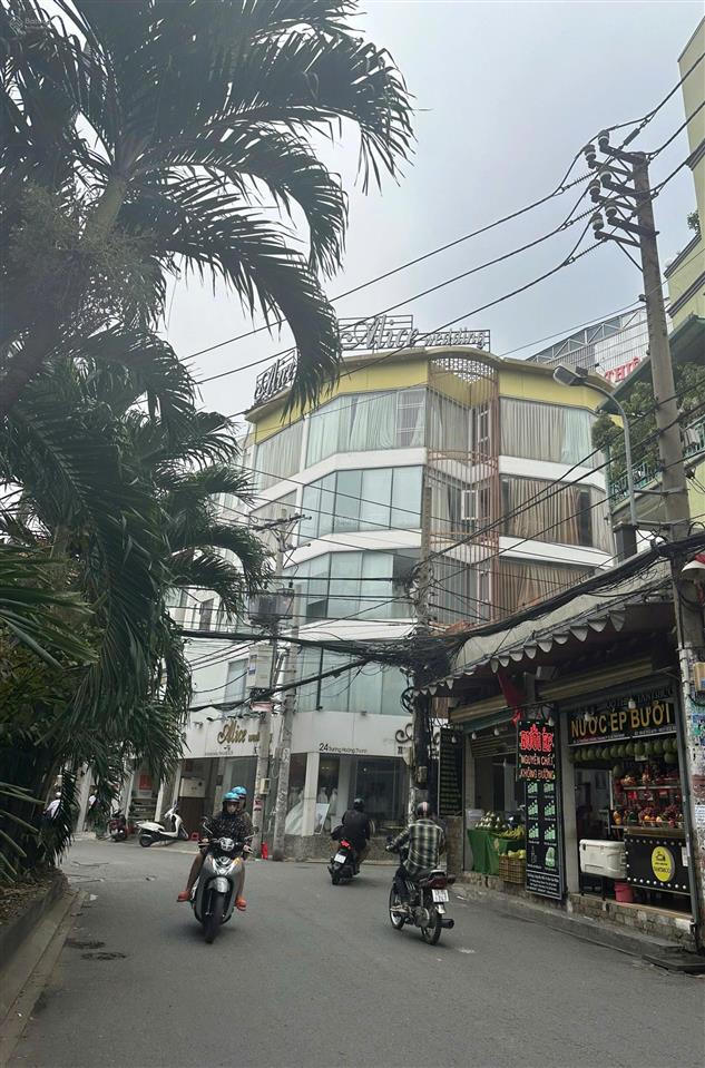 Mặt tiền kinh doanh 6m, dài25m, đường trương hoàng thanh, tân bình kề sân bay 5lầu nhỉnh 25tỷ