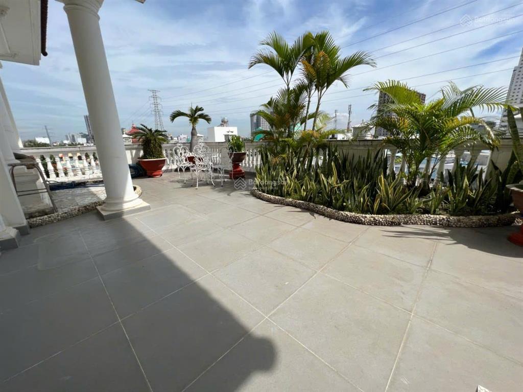 Hiếm bán biệt thự kề phú mỹ hưng, phong cách tân cổ điển, 600m2, giá rẻ, tiện ích đẳng cấp