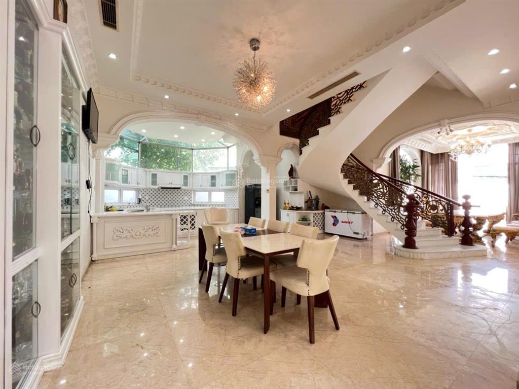 Hiếm bán biệt thự kề phú mỹ hưng, phong cách tân cổ điển, 600m2, giá rẻ, tiện ích đẳng cấp