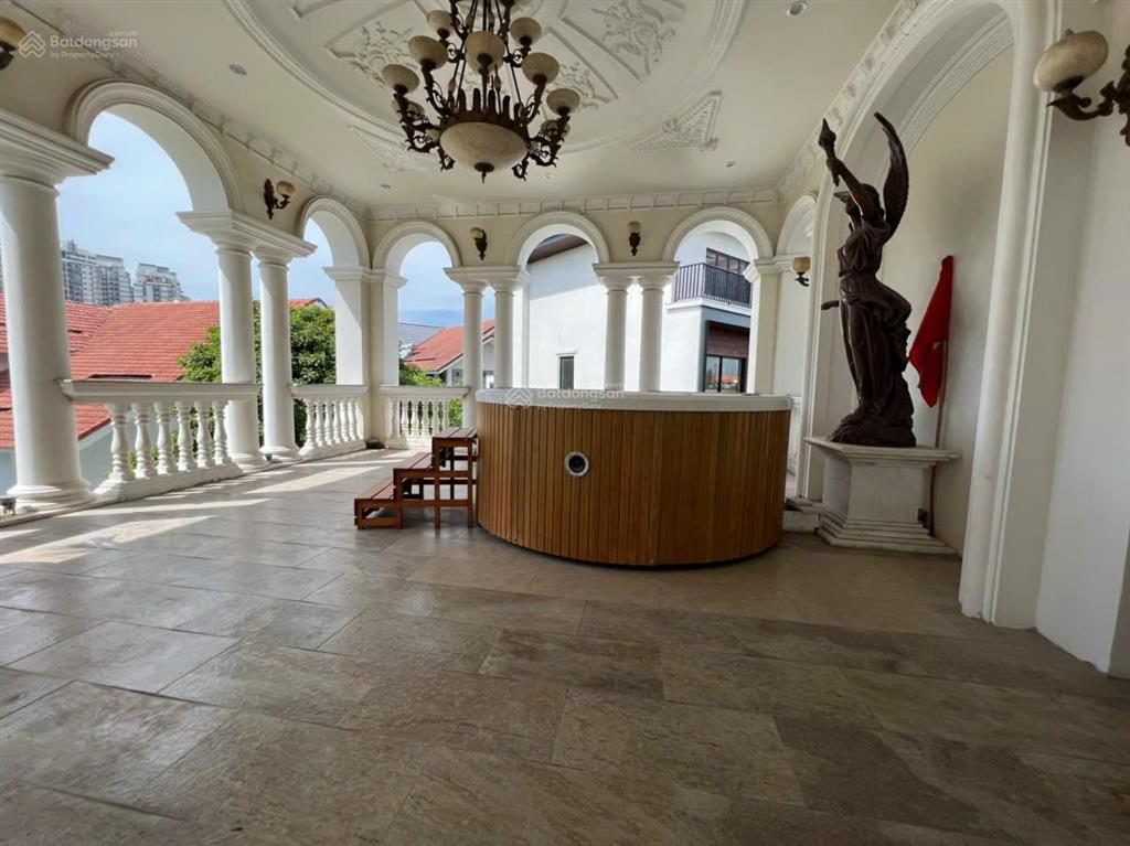 Hiếm bán biệt thự kề phú mỹ hưng, phong cách tân cổ điển, 600m2, giá rẻ, tiện ích đẳng cấp