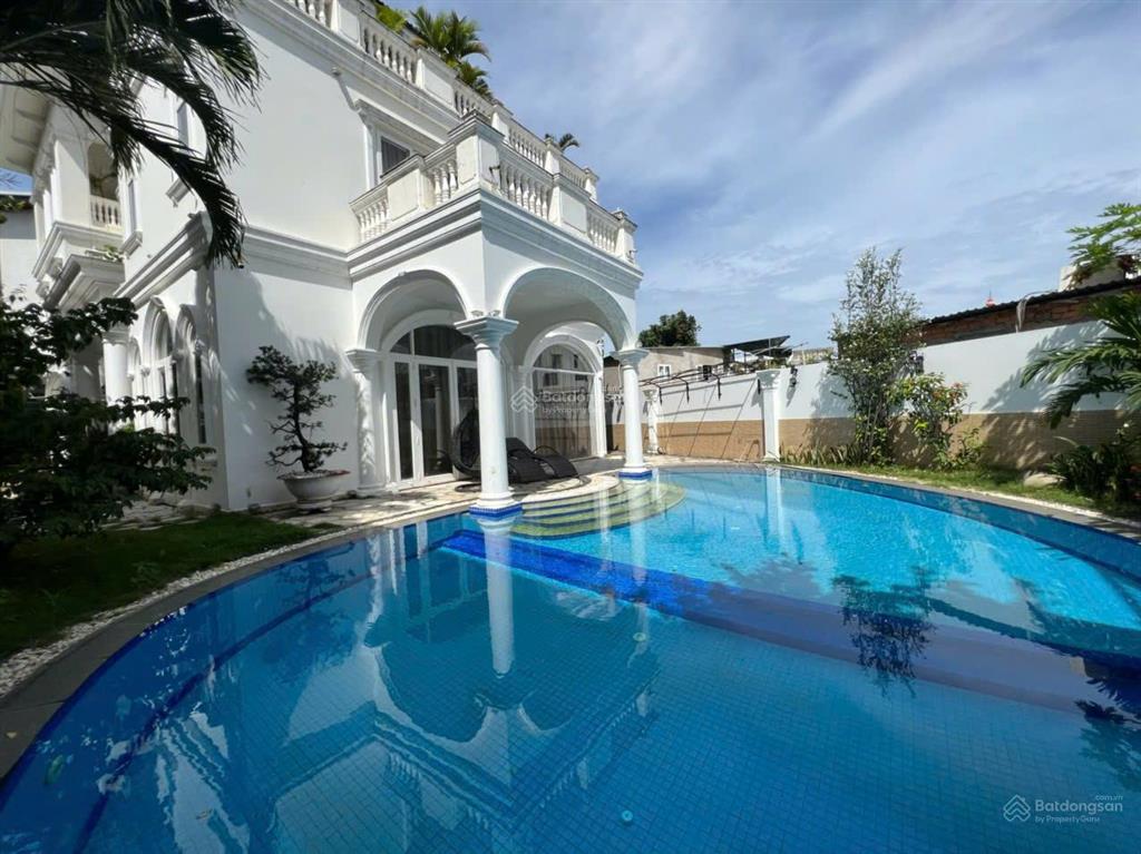 Hiếm bán biệt thự kề phú mỹ hưng, phong cách tân cổ điển, 600m2, giá rẻ, tiện ích đẳng cấp