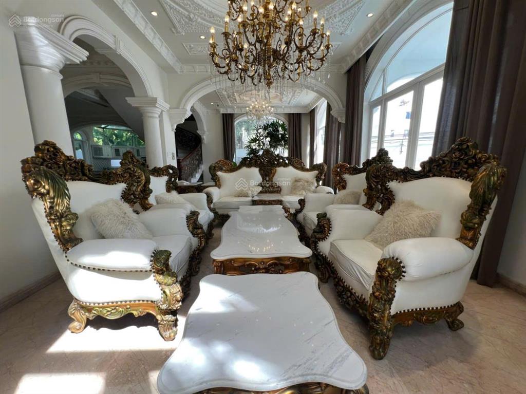Hiếm bán biệt thự kề phú mỹ hưng, phong cách tân cổ điển, 600m2, giá rẻ, tiện ích đẳng cấp