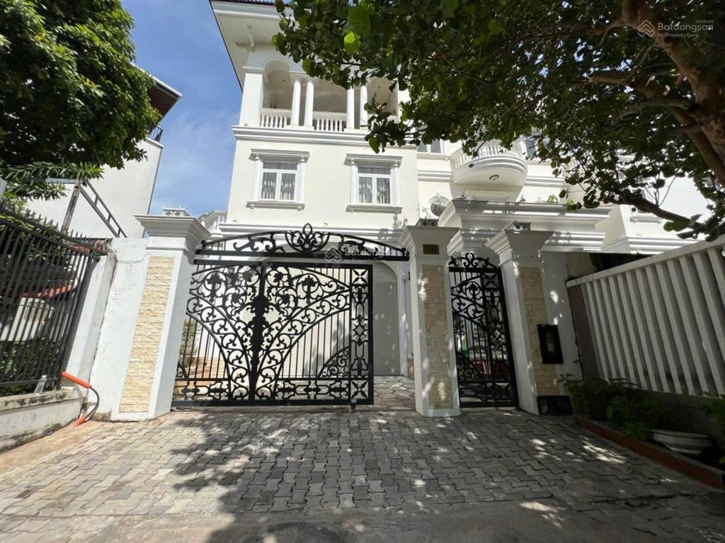 Hiếm bán biệt thự kề phú mỹ hưng, phong cách tân cổ điển, 600m2, giá rẻ, tiện ích đẳng cấp