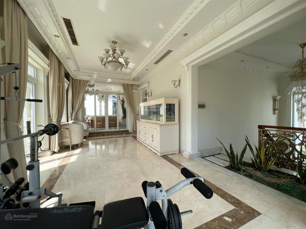 Hiếm bán biệt thự kề phú mỹ hưng, phong cách tân cổ điển, 600m2, giá rẻ, tiện ích đẳng cấp