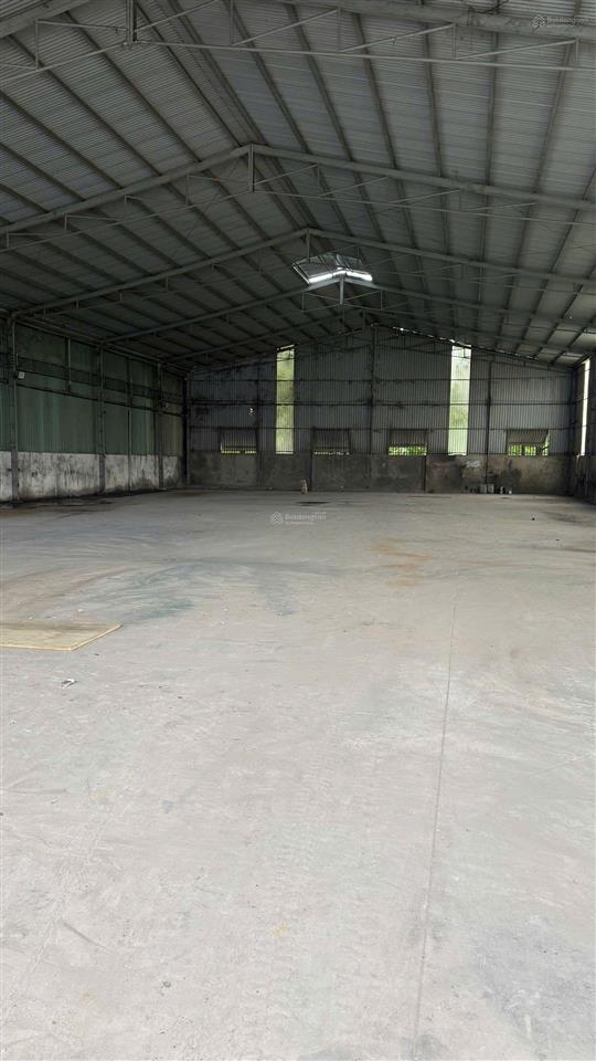Cho thuê 900m2 xưởng bình chuẩn có điện 3 pha có văn phòng giá 45 tr/tháng