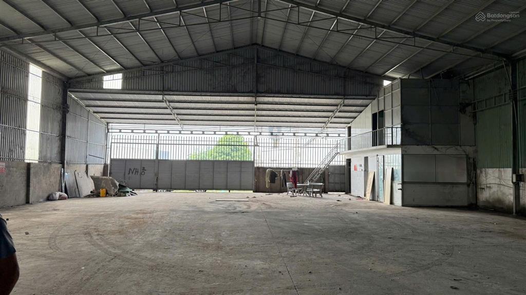 Cho thuê 900m2 xưởng bình chuẩn có điện 3 pha có văn phòng giá 45 tr/tháng
