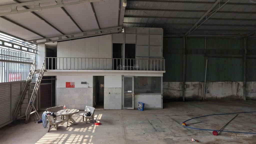 Cho thuê 900m2 xưởng bình chuẩn có điện 3 pha có văn phòng giá 45 tr/tháng