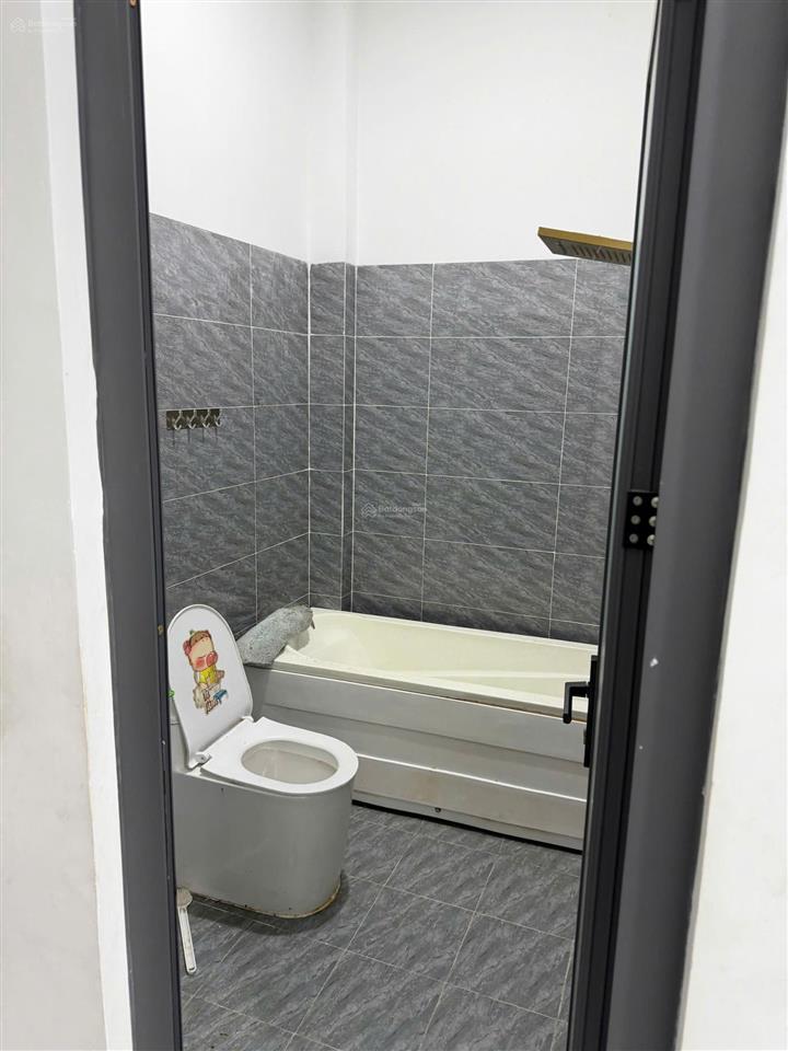 Cho thuê nhà cao cấp 1 trệt 2 lầu gần ngã tư miếu ông cù, 3 phòng ngủ, giá 10 triệu/tháng