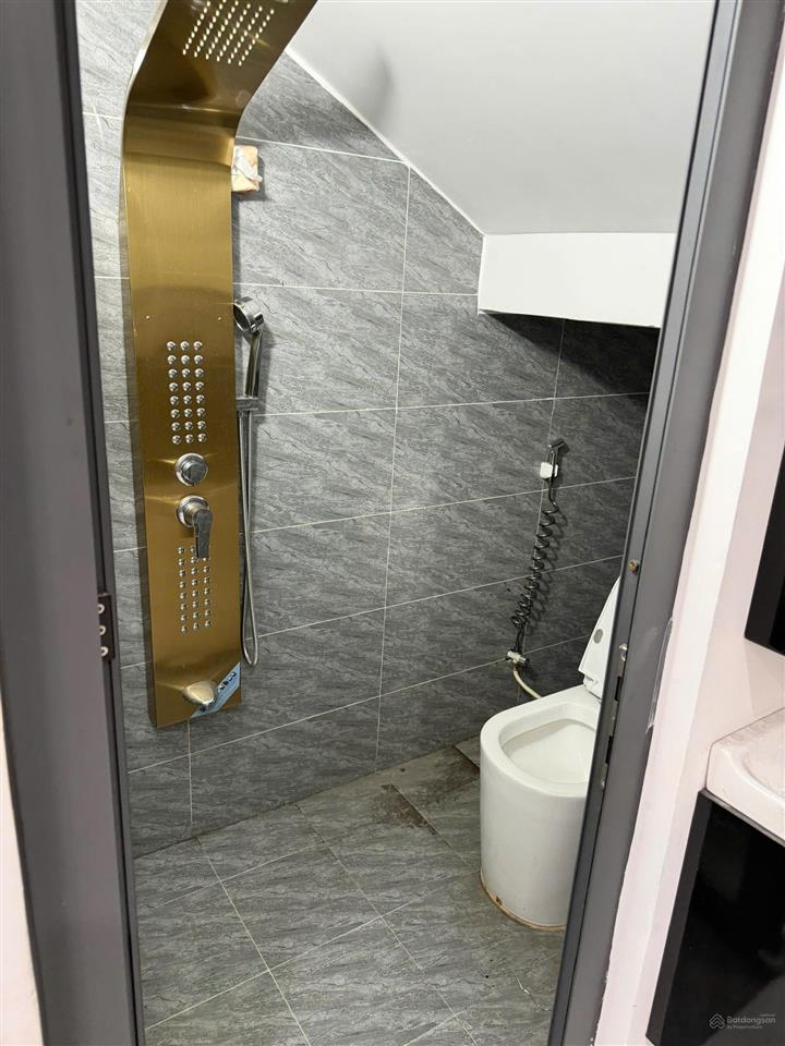 Cho thuê nhà cao cấp 1 trệt 2 lầu gần ngã tư miếu ông cù, 3 phòng ngủ, giá 10 triệu/tháng
