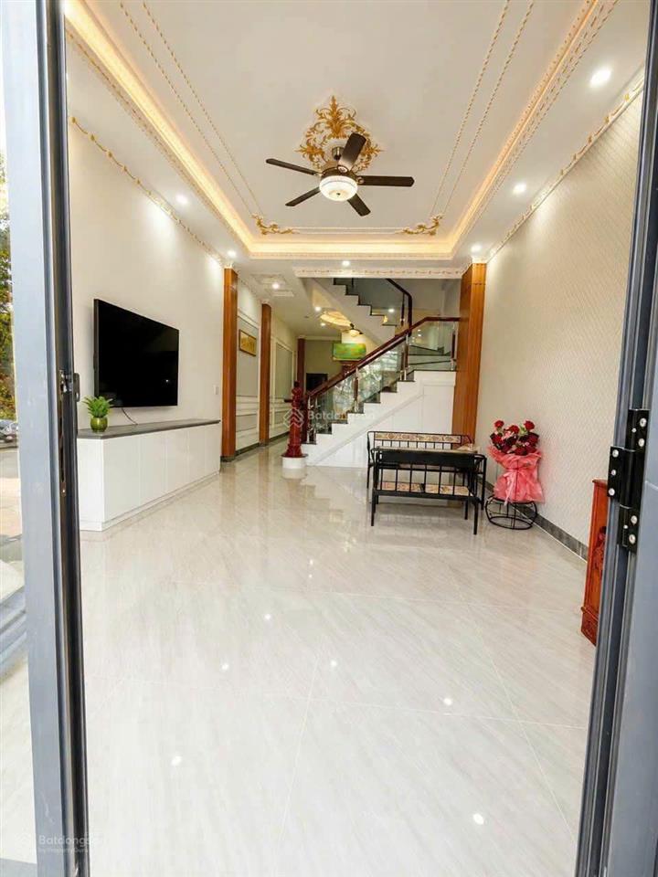 Cho thuê nhà nguyên căn kdc cao cấp gần ngã tư miếu ông cù, giá 11 tr/tháng