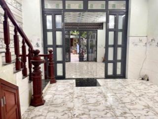 Cho thuê nhà trệt lầu 100m2 gần chợ phú an giáp thái hòa 3 phòng ngủ giá 7,5 tr/ th sân oto