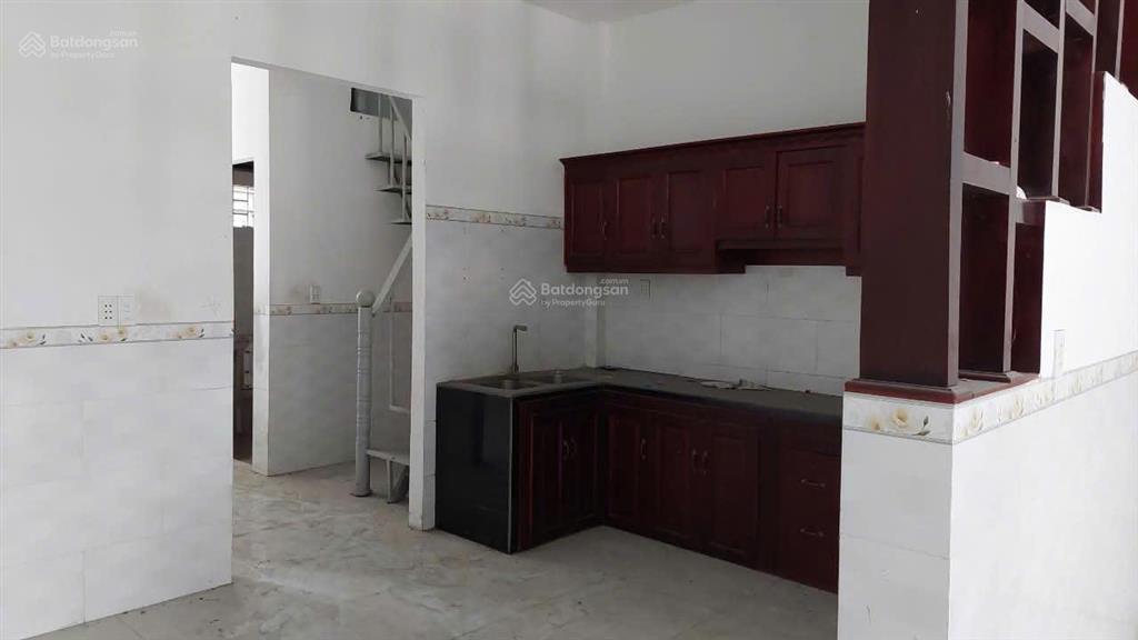 Cho thuê nhà nguyên căn đường bình chuẩn 34 diện tích 220m2 có 2 phòng ngủ giá 6 tr/tháng