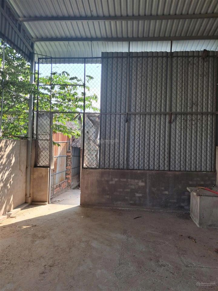 Cho thuê nhà nguyên căn đường bình chuẩn 34 diện tích 220m2 có 2 phòng ngủ giá 6 tr/tháng