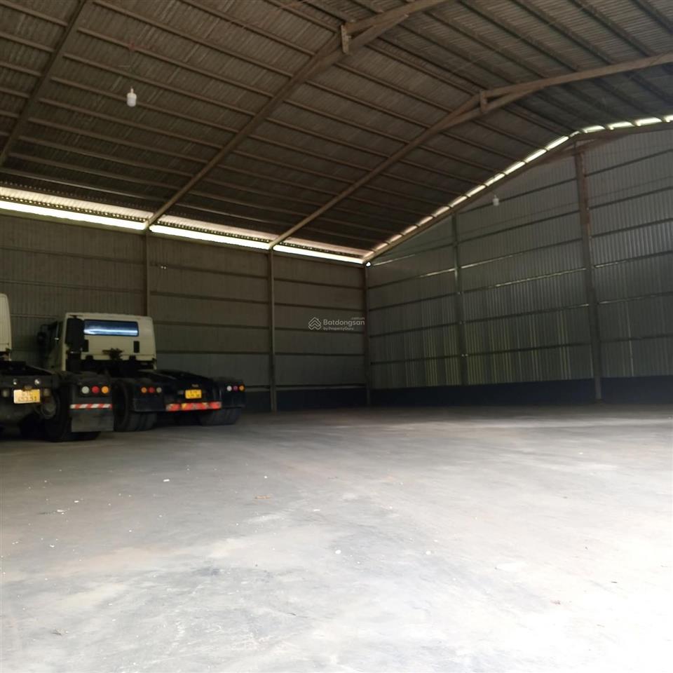 Cho thuê 450m2 xưởng bình chuẩn gần ngã tư miếu ông cù giá 22 tr/ tháng