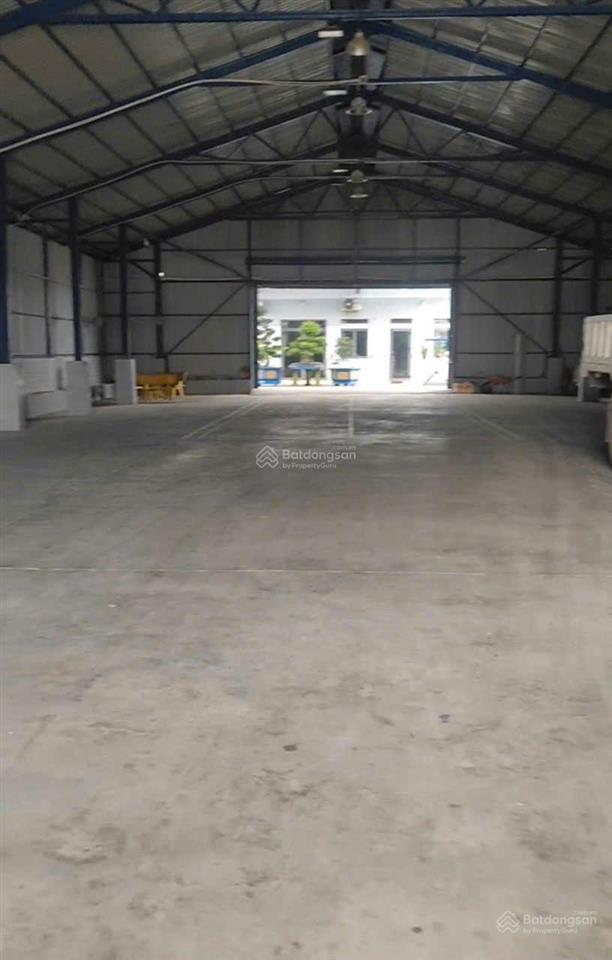 Cho thuê 1120m2 có 800m2 xưởng cao ráo, có văn phòng, điện 3 pha giá chỉ 45 tr/tháng