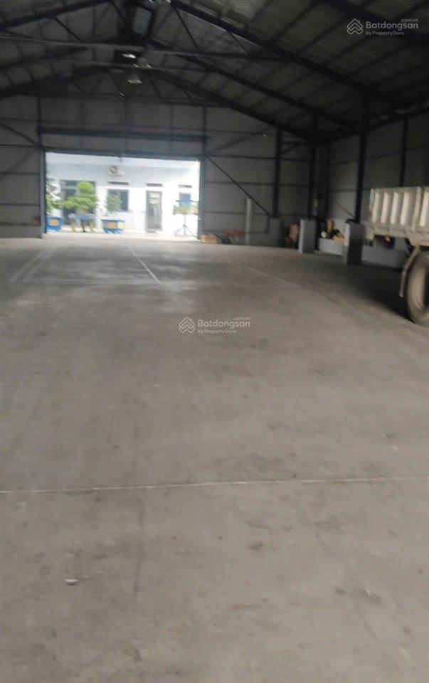 Cho thuê 1120m2 có 800m2 xưởng cao ráo, có văn phòng, điện 3 pha giá chỉ 45 tr/tháng