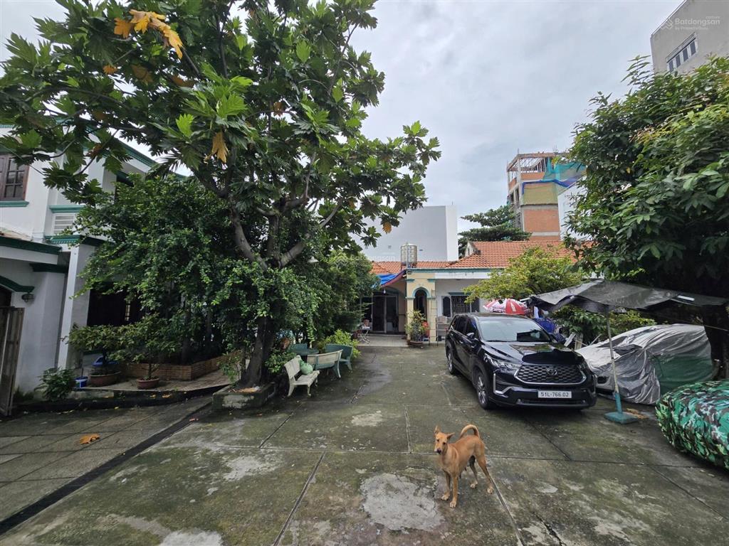 Hạ giá bán nhanh bt vườn. diện tích 1200m2 full thổ cư. đường to. nay giảm (mười tỷ) để bán nhanh