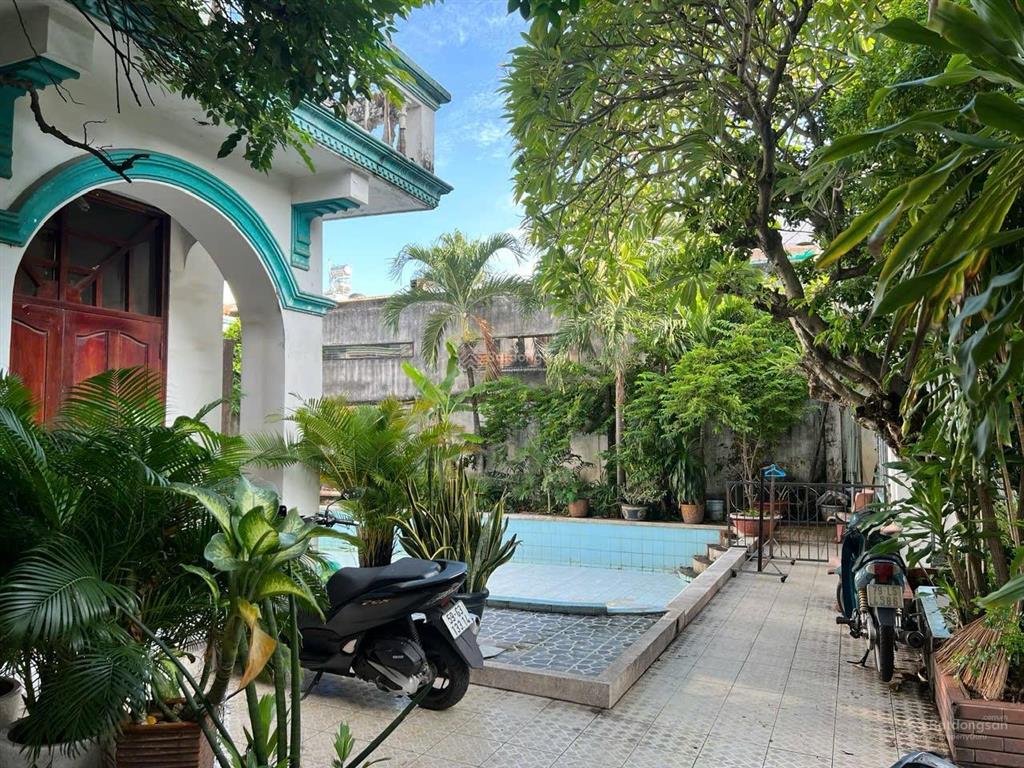 Hạ giá bán nhanh bt vườn. diện tích 1200m2 full thổ cư. đường to. nay giảm (mười tỷ) để bán nhanh