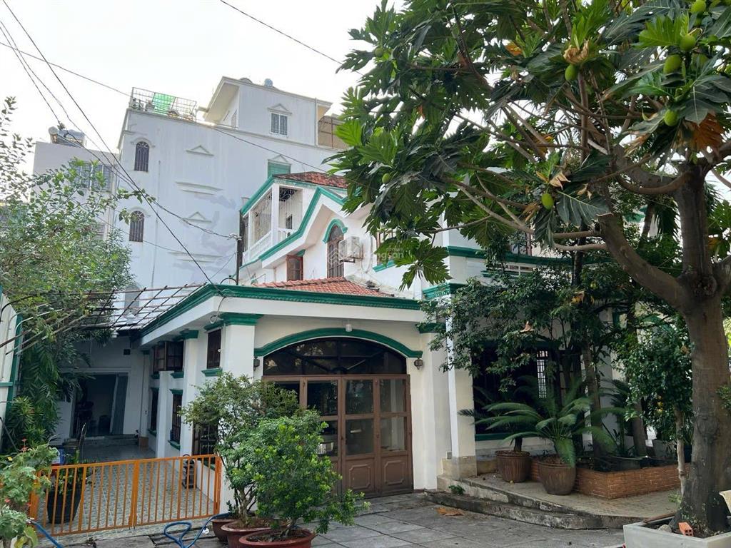 Hạ giá bán nhanh bt vườn. diện tích 1200m2 full thổ cư. đường to. nay giảm (mười tỷ) để bán nhanh