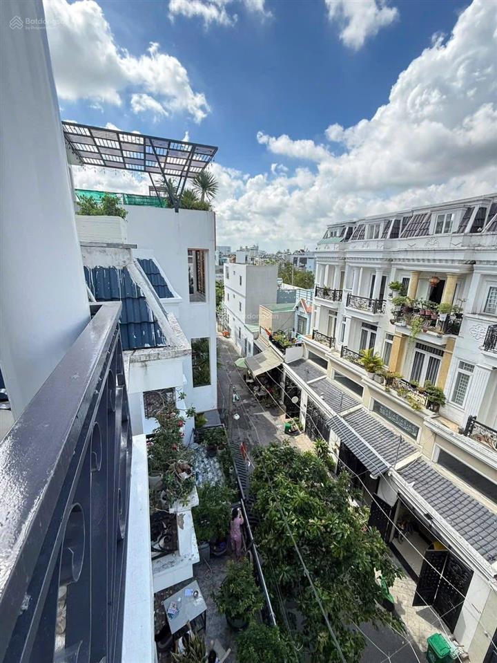 Nhà đẹp vị trí đẹp. 5,7 tỷ 64m²