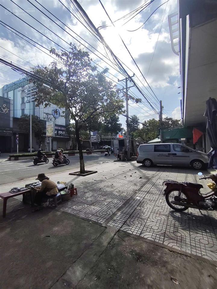 Chính chủ cần bán nhà 3 tầng mặt tiền đường đồng khởi cách bv biên hòa 50mét giá 16 tỷ có tl
