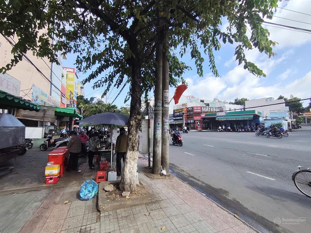 Chính chủ cần bán nhà 3 tầng mặt tiền đường đồng khởi cách bv biên hòa 50mét giá 16 tỷ có tl