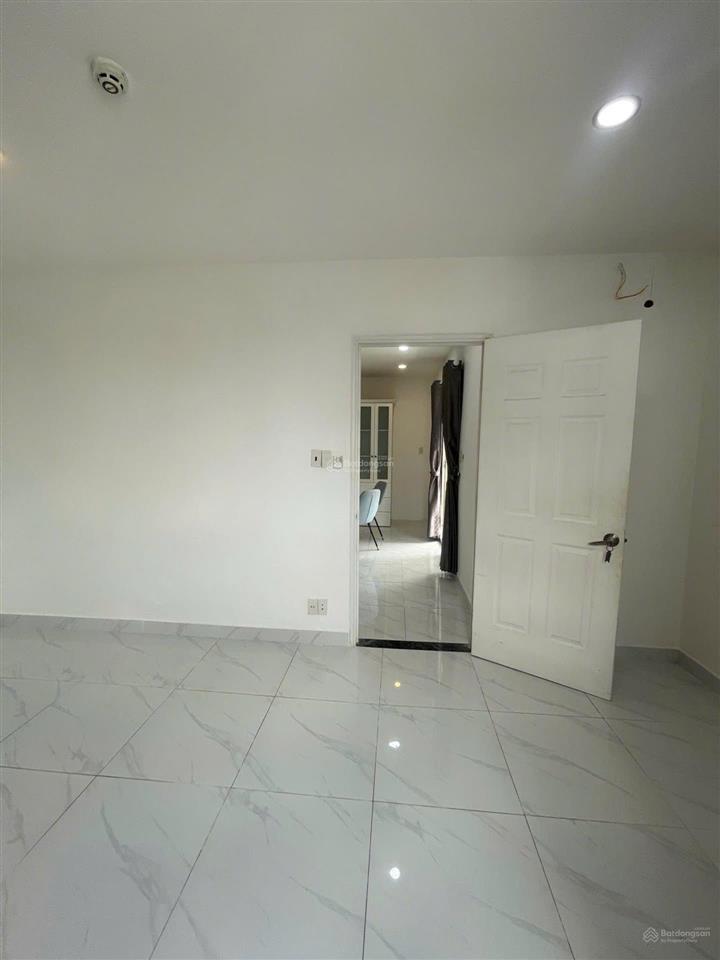 Bán căn hộ 8x đầm sen  1pn 1wc  giá 2,8 tỷ có thương lượng  nhà trống  sổ sẵn công chứng ngay