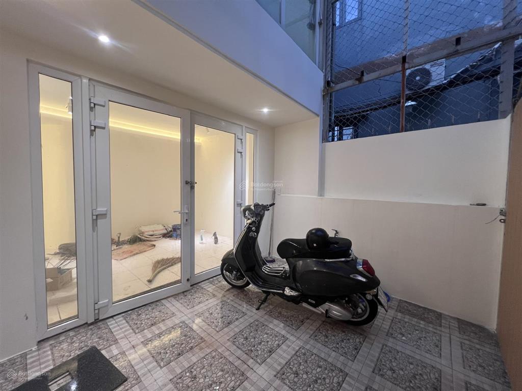 Cho thuê nr 4pn, 2wc, 90m2 tại 737/1/8 lạc long quân, 14 triệu vnd