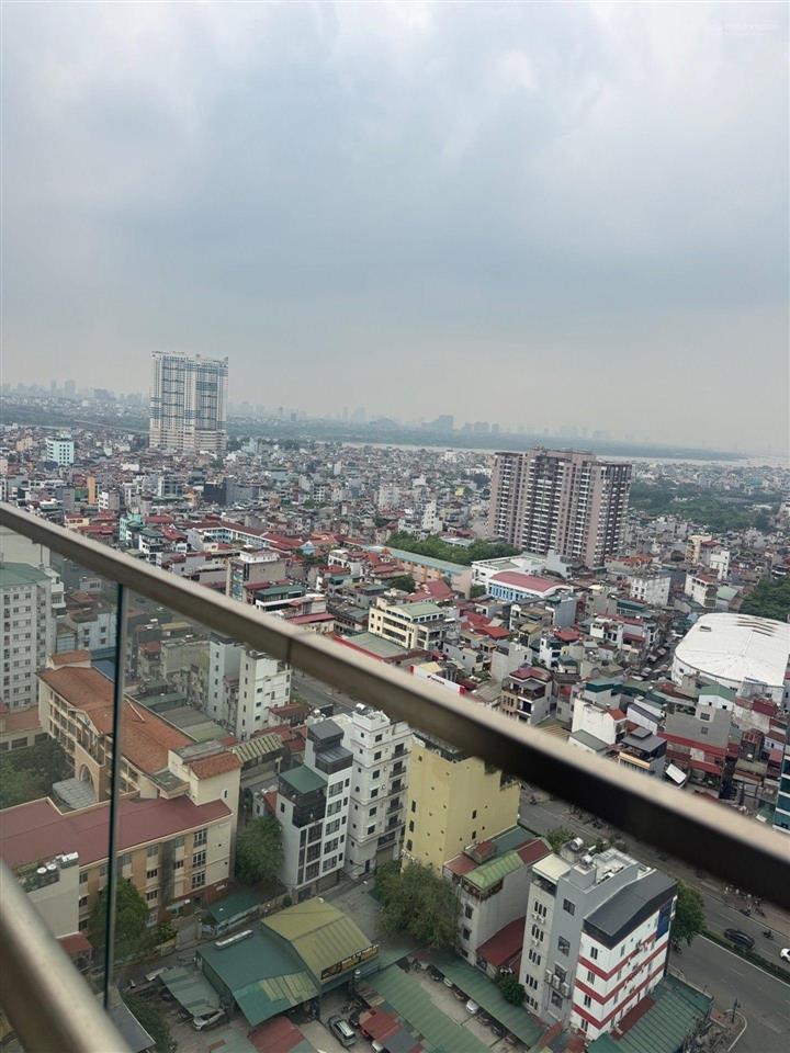 Chủ ngộp bank... rất cần bán căn penhouse tòa premier beriver nguyễn văn cừ.... lô góc.