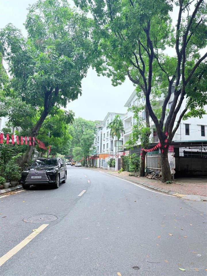 Bán biệt thự thô tại việt hưng, giá chỉ 270tr/m2, rẻ hơn đất tái định cư, lại có biệt thự trên đất